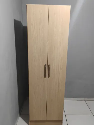 Guarda roupa multiuso semi novo