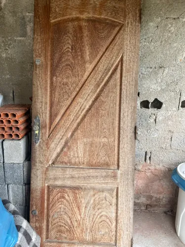 porta de madeira maciça
