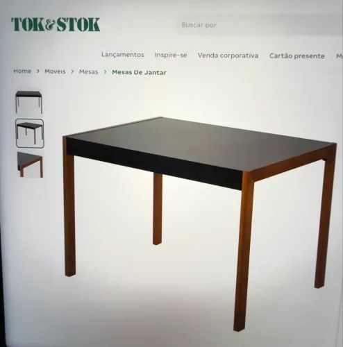 Mesa de madeira linda da marca Tok & Stok cor preta e amadeirada