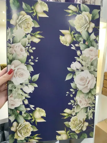 Caixa de Presente Decorativa Azul com Estampa de Flores