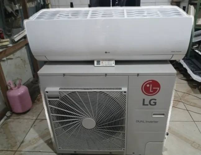 SPLIT 28000BTUS, INVERTER LG DUAL,COM DEFEITO.
