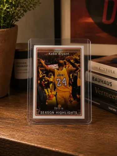 Sticker Kobe Bryant 2016-17 Panini NBA Sticker Collection #8 - Season Highlights