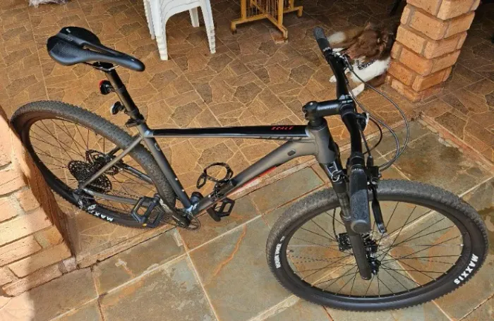 Bicicleta Mountain Bike Scott SCALE 970 cinza escuro Aro 29 (pouco rodada)