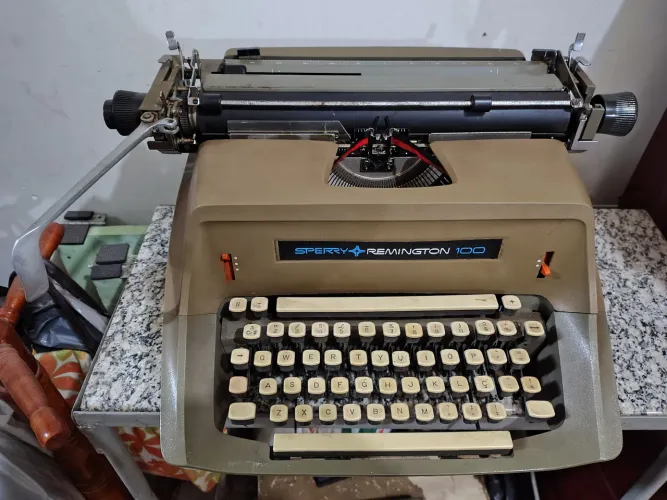 Vende máquina de datilografia