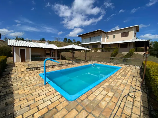 GRANJA COMPLETA COM PISCINA E ÁREA PARA FUTEBOL, VÔLEI, E ÁRVORES FRUTÍFERAS
