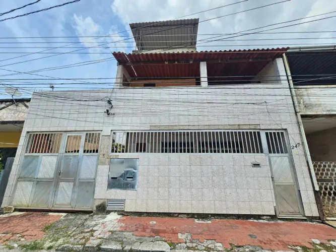 Casa de vila na Vila Emil, em Mesquita.