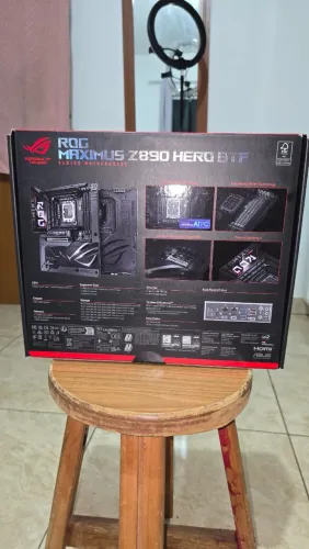 Placa-mãe Asus Rog Maximus Z890 Hero Btf Atx Lga1851 Sem Uso impecável zerada