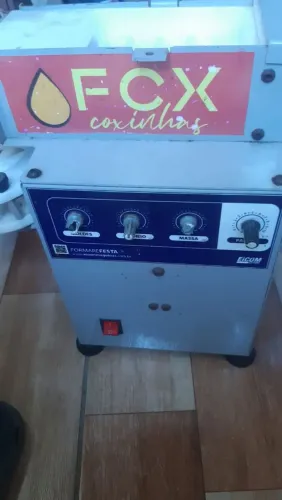 Máquina de fazer salgados 