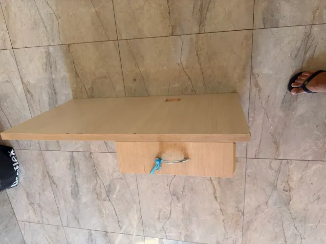 Escrivaninha suspensa