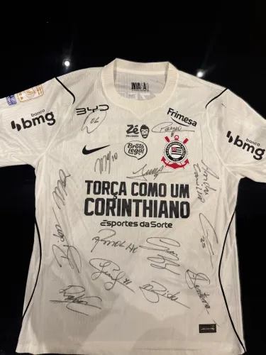 Camisas 1 e 2 26/27 corinthians jogador autografada por todo o elenco