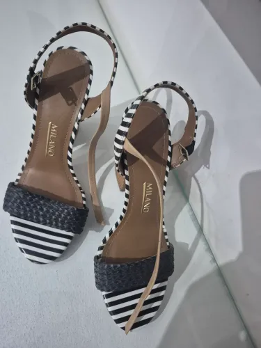 Sandalia marca Milano, número 37, usado 1 vez, R$ 100 reais