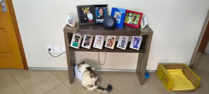Venda de mesa com cadeiras, bar e aparador para sala