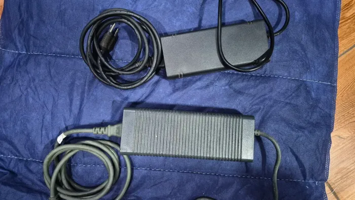 2 fontes originais Xbox 360 funcionando