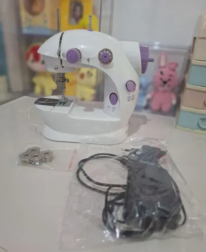 Mini máquina de costura