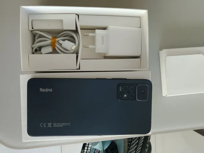 Vendo celular semi novo