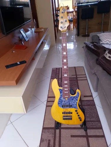 Baixo Jzz bass  Luthier 5 cordas