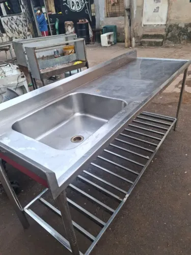 Pia de indústria de 2,10mx70cm com paneleiro
