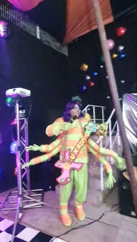 Guitarra do dengue da xuxa.