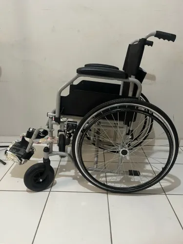 Cadeira de Rodas Prociráurgica - Apenas 4 Meses de Uso