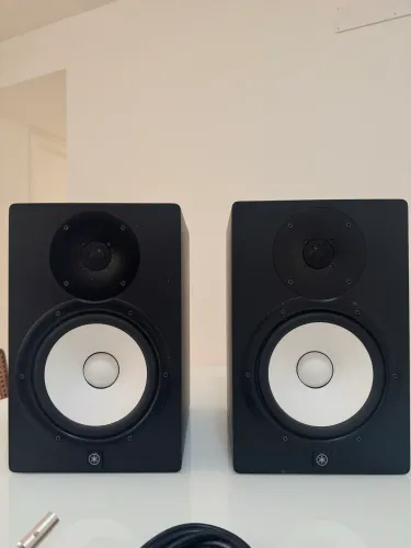HS8 Yamaha (Par de monitores)