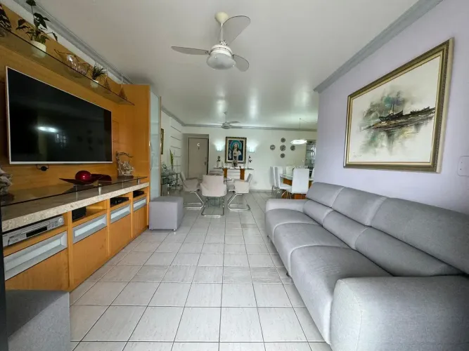 Vendo Apto de 3 quartos sendo 2 suítes com 135 m² na 2° quadra da Praia