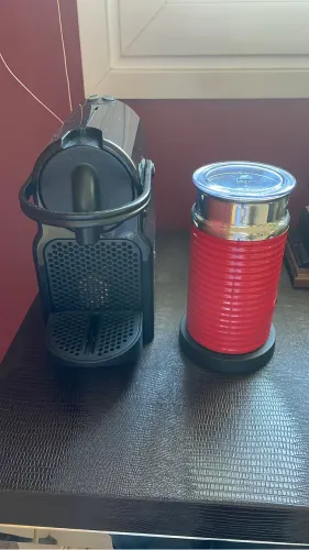 Vendo máquina de café nespresso com aerotino 