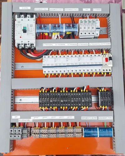 Montagem de paineis eletricos
