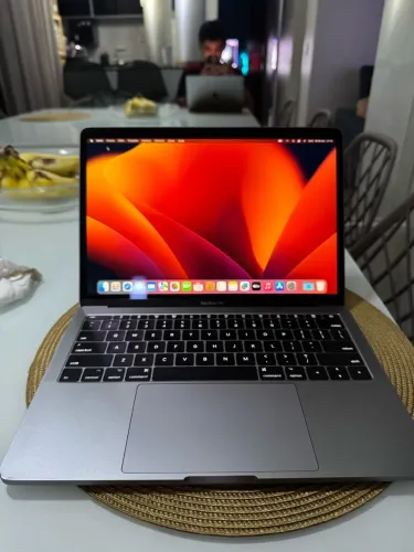 MacBook Pro 2017 150 ciclos