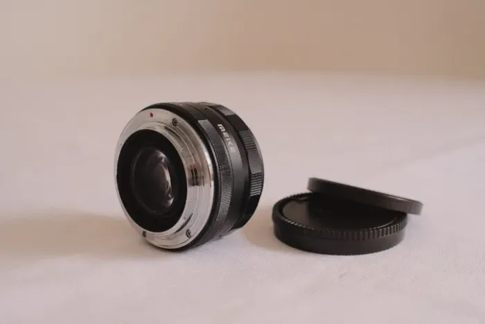 Lente Meike manual 25mm f1.8 E-mount