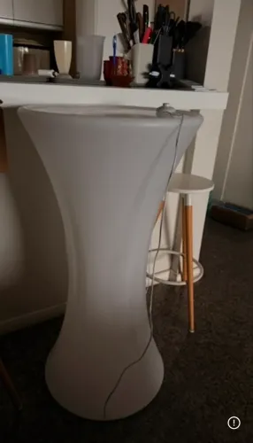 MESA BISTRÔ REDONDA DECORATIVA ILUMINADA DE PLÁSTICO FRESO