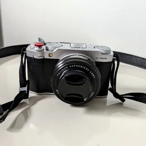 Fujifilm X-M5 Prata + Lente Fujinon XF 27mm f/2.8 R WR ? Kit Completo
