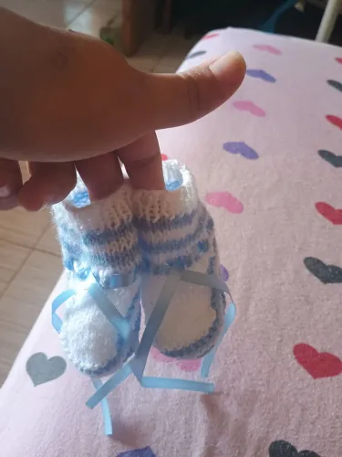 Vende-se sapatinho de crochê para bebê