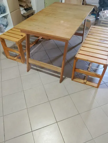 Mesa com bancos de pinus