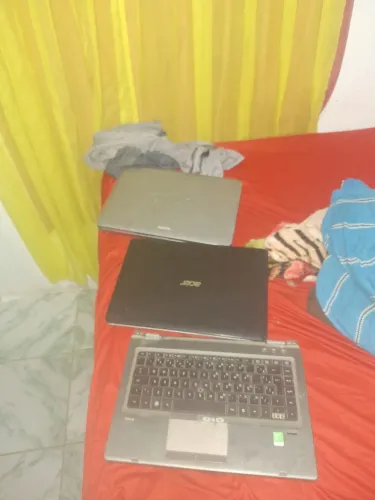 Três notebook com defeito