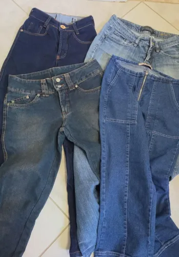 4 calças jeans marcas ( Quintess, Gradual, Uso Letal e Volcom), modelos diversos. Tamanho 