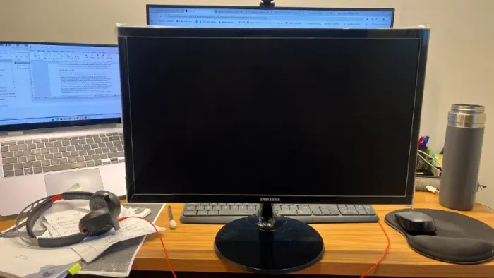 Monitor Samsung 22? Full HD, estado de novo