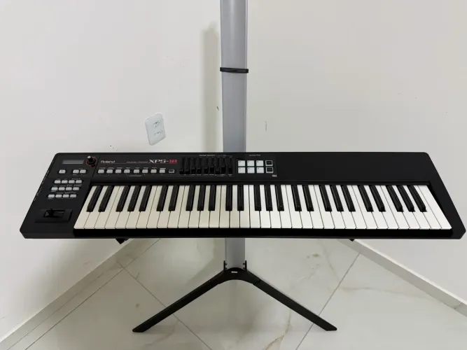 Teclado xps-10 + Suporte Stay Slim + pedal sustain + Capa Acolchoada