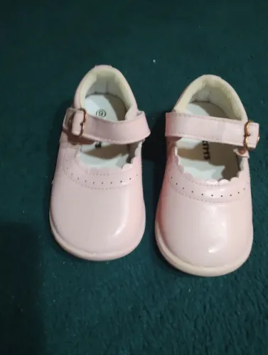 Sapato infantil rosa da Q Kitty tamanho no 6.