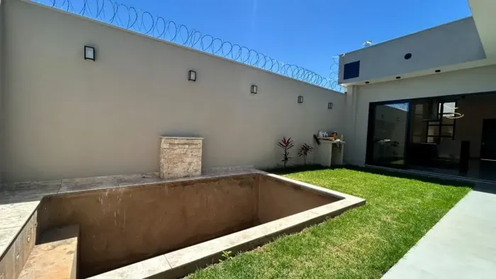 Casa a venda com piscina Praça Umuarama