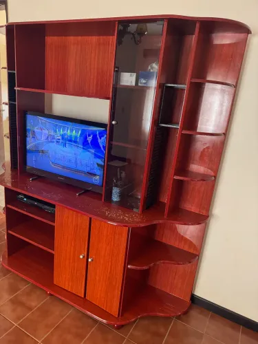 Estante, rack TV - cor mogno - usado