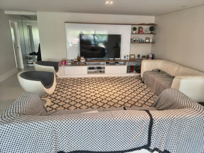 Apartamento com 3 Quarto(s) e 3 banheiro(s) para Alugar, 198 m² por R$ 15500 / Mês