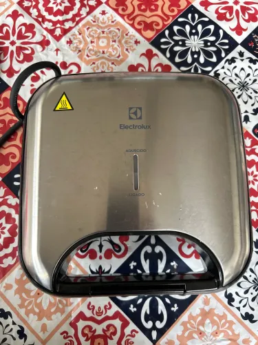 Sanduicheira Eletrolux Esg20 NOVA