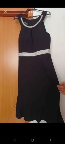 Vestido de festa com detalhe em prata