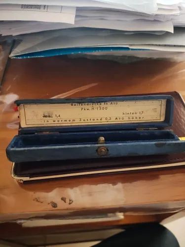 Calibrador pneu Borgward vintage