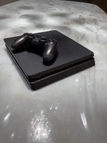 PS4 slim 1 TB