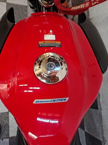Moto em excelente estado de conservação ainda com pneus originais