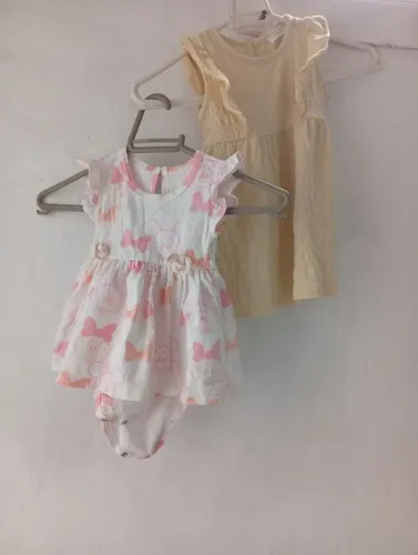 Kit dois vestido infantil tamanho 6 - 9 meses