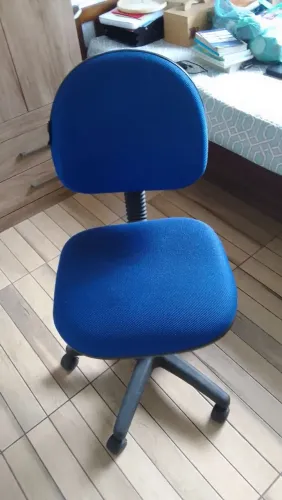 Vendo cadeira de computador em bom estado ligar Denise * em Campo Grande