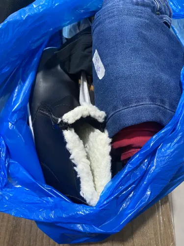 Pacote de Roupas usadas em bom estado de reuso.