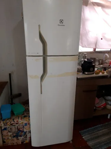 Geladeira boa e barato pra sai logo